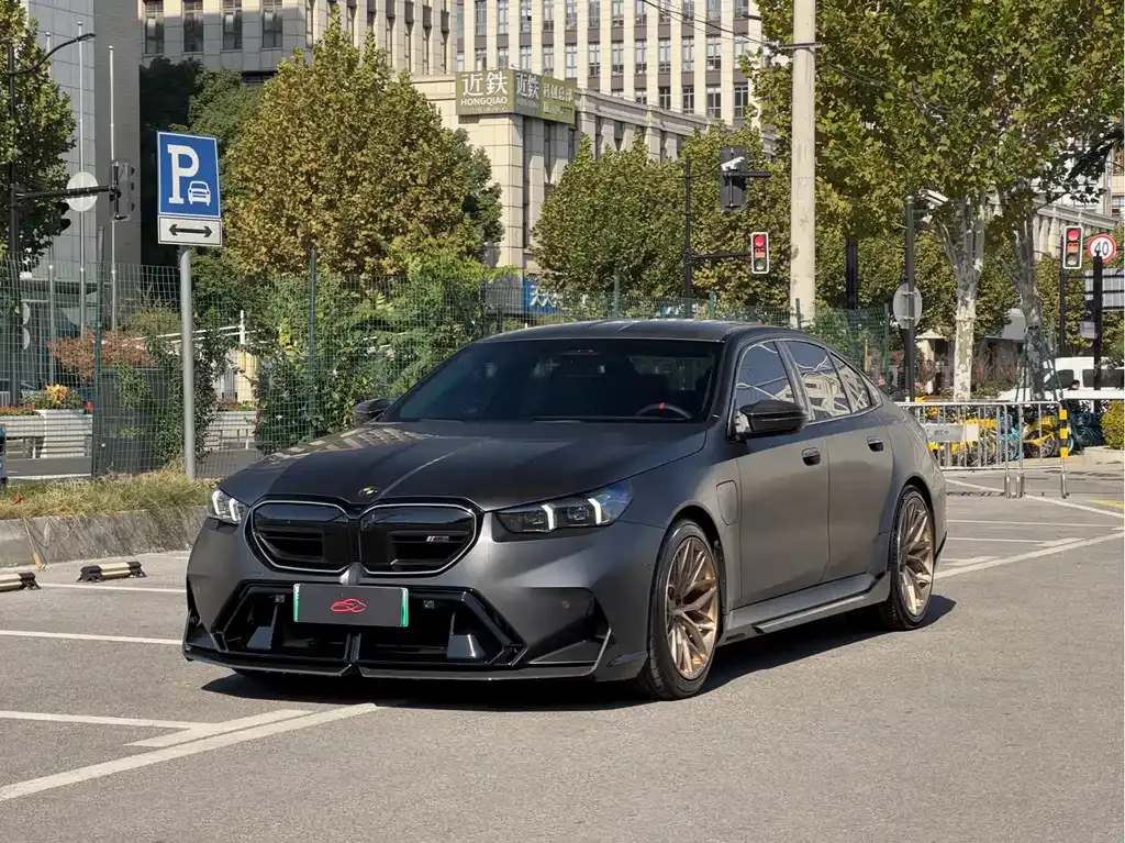 BMW M5 New Energy — фото 1