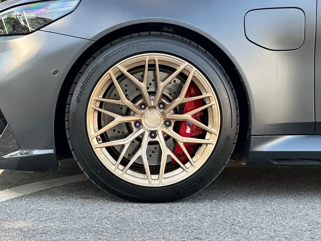 BMW M5 New Energy — фото 8