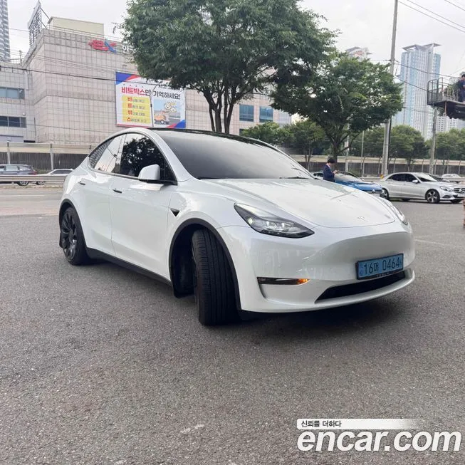 Tesla Model Y — фото 1