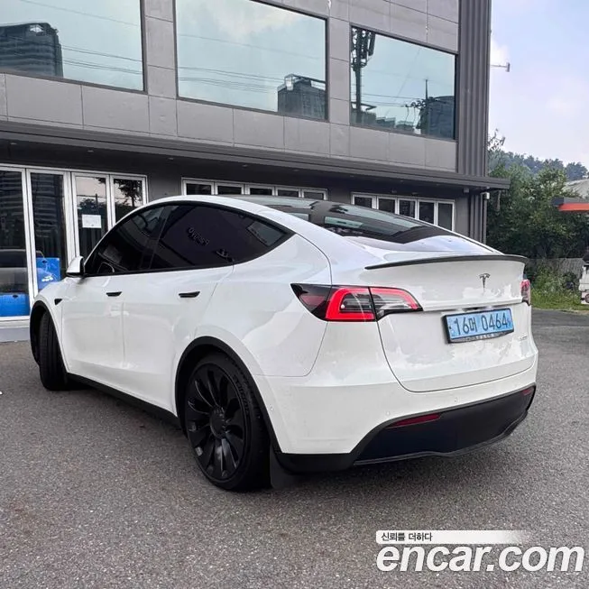 Tesla Model Y — фото 6