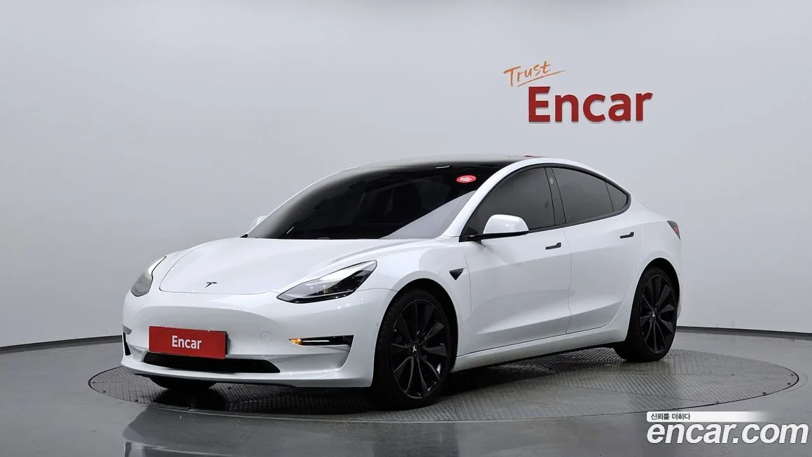 Tesla Model 3 — фото 1