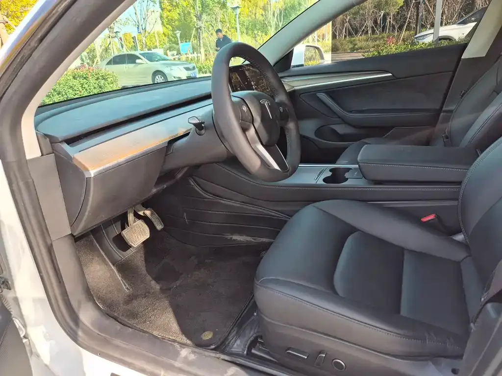 Tesla Model 3 — фото 4