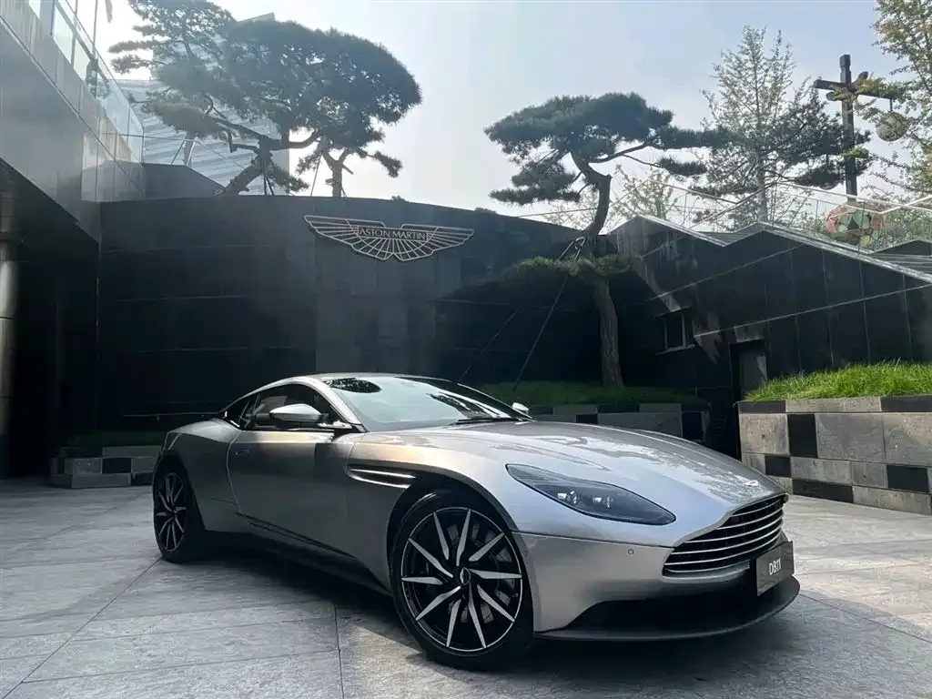 Aston Martin DB11 — фото 2