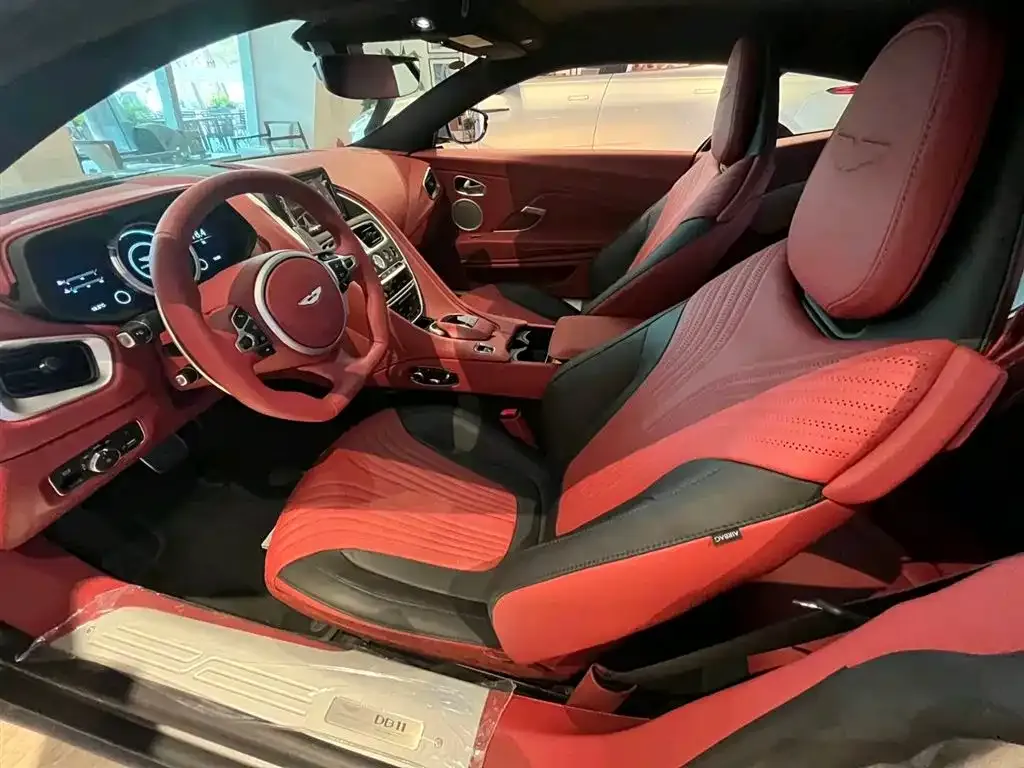 Aston Martin DB11 — фото 5