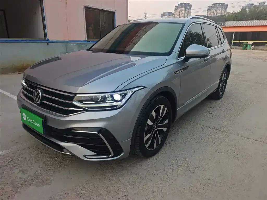 Volkswagen Tiguan L — фото 1