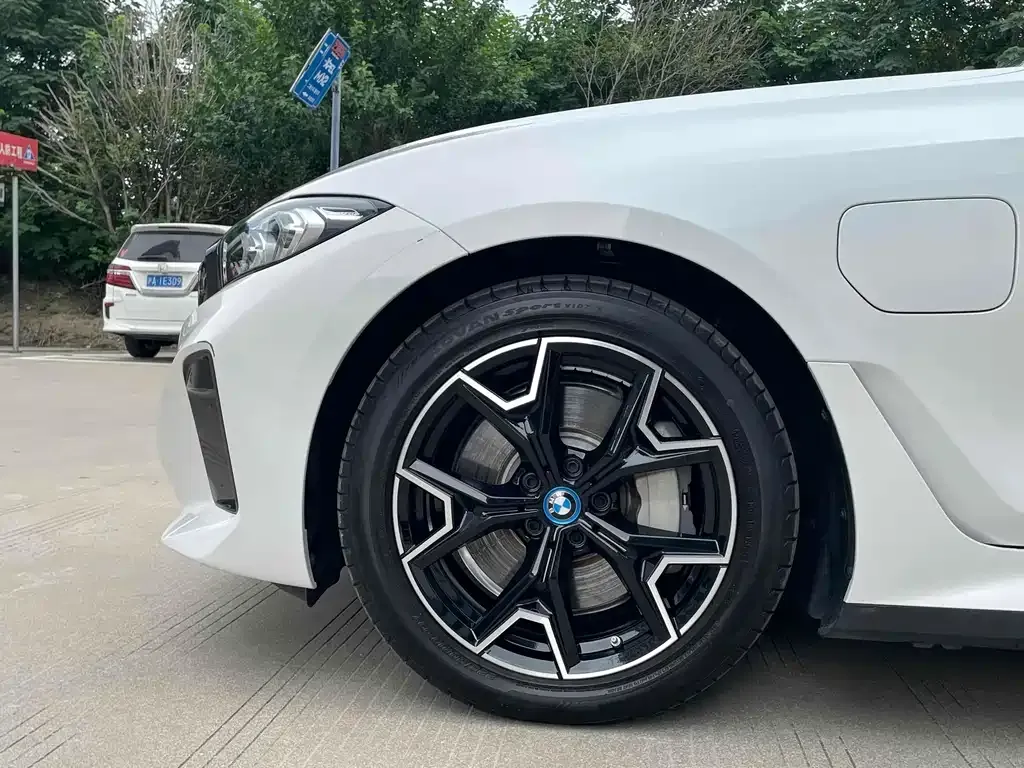 BMW i3 — фото 4