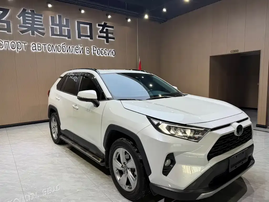 Toyota RAV4 — фото 2