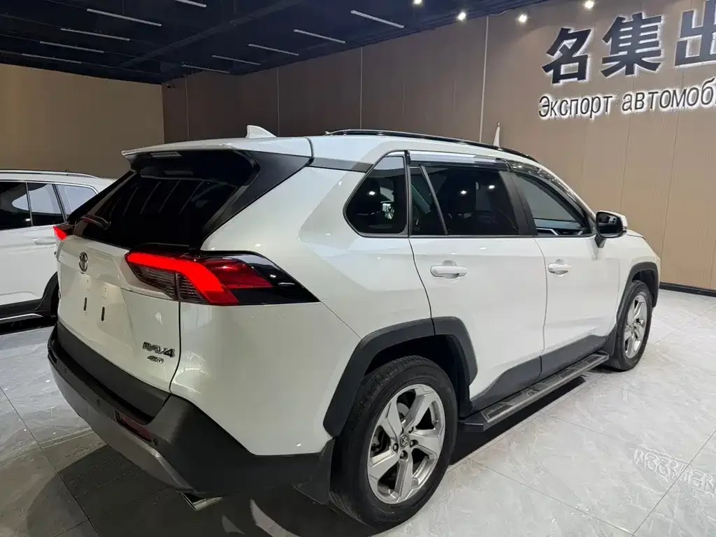Toyota RAV4 — фото 4