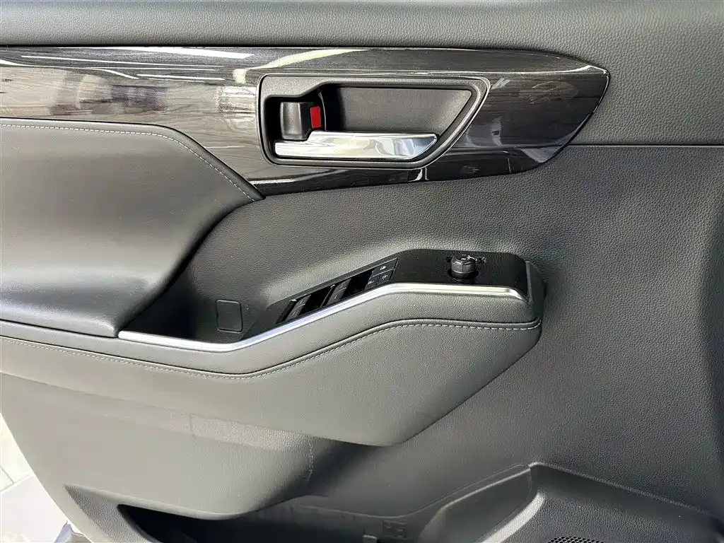 Toyota Crown Kluger — фото 10