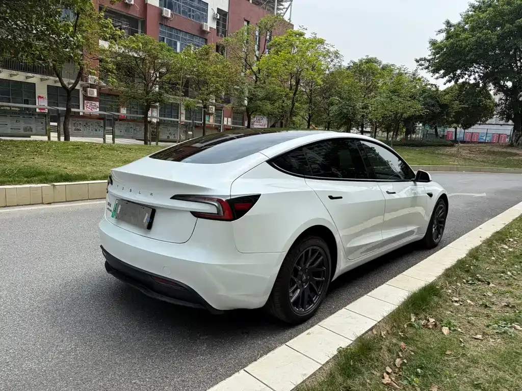 Tesla Model 3 — фото 3
