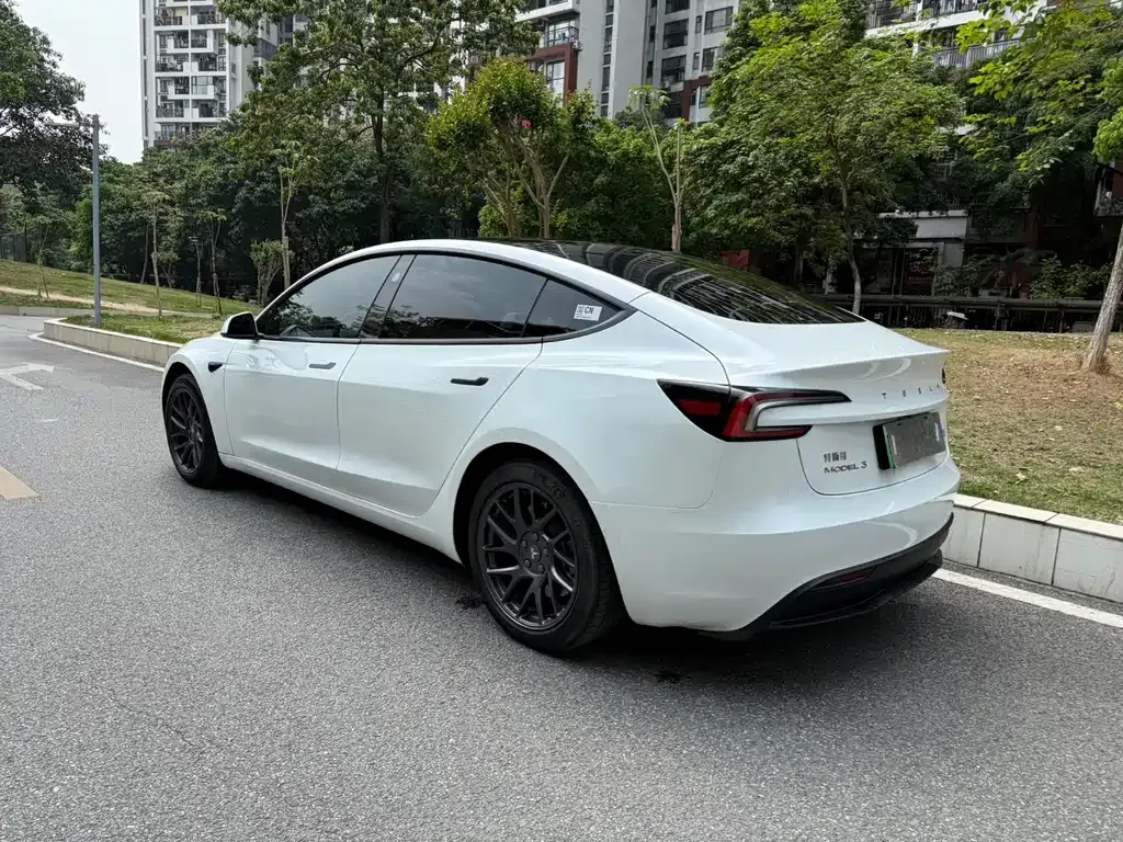 Tesla Model 3 — фото 4