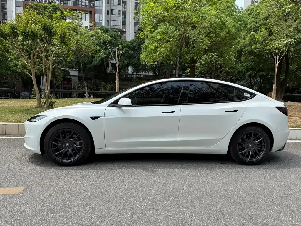 Tesla Model 3 — фото 5