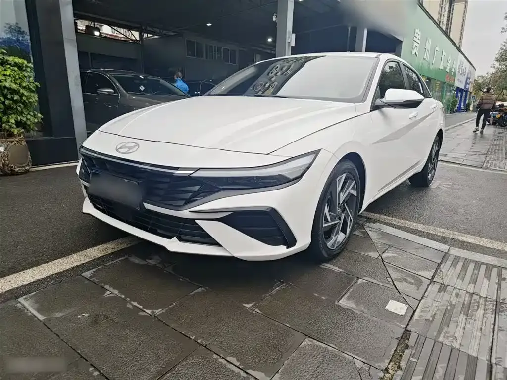 Hyundai Elantra — фото 2