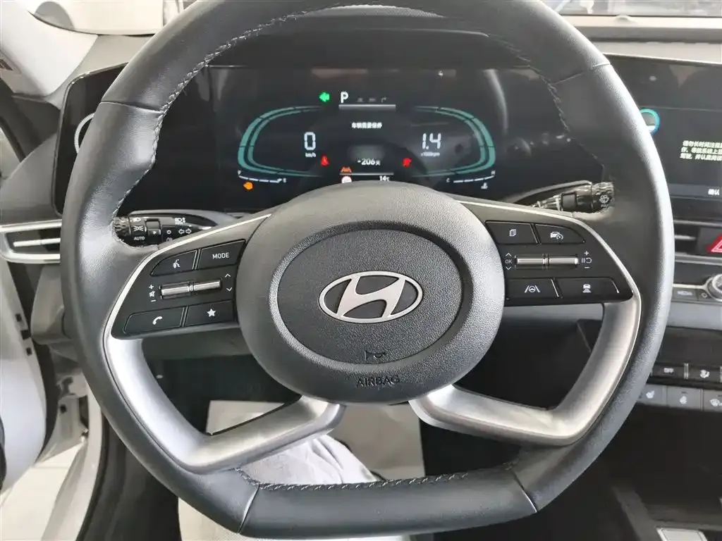 Hyundai Elantra — фото 3
