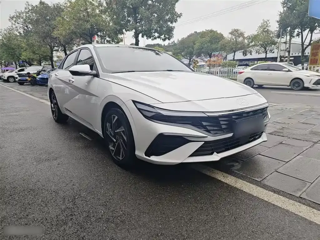 Hyundai Elantra — фото 8