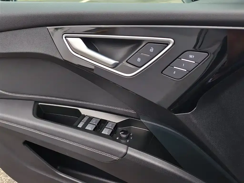Audi Q4 e-tron — фото 10