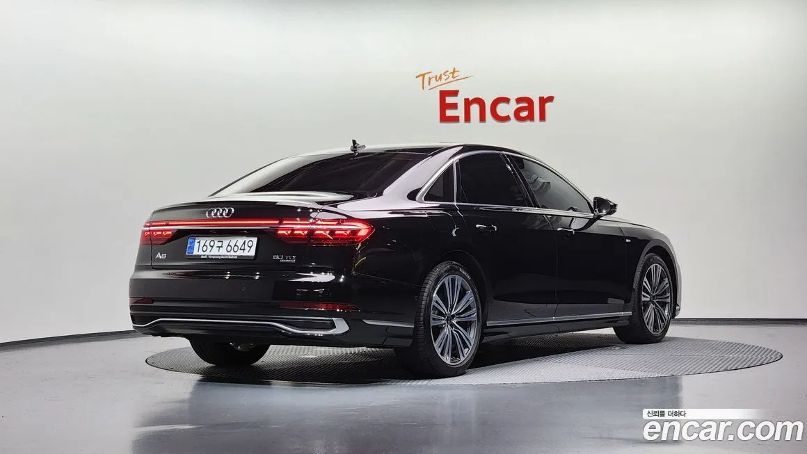 Audi A8 — фото 2