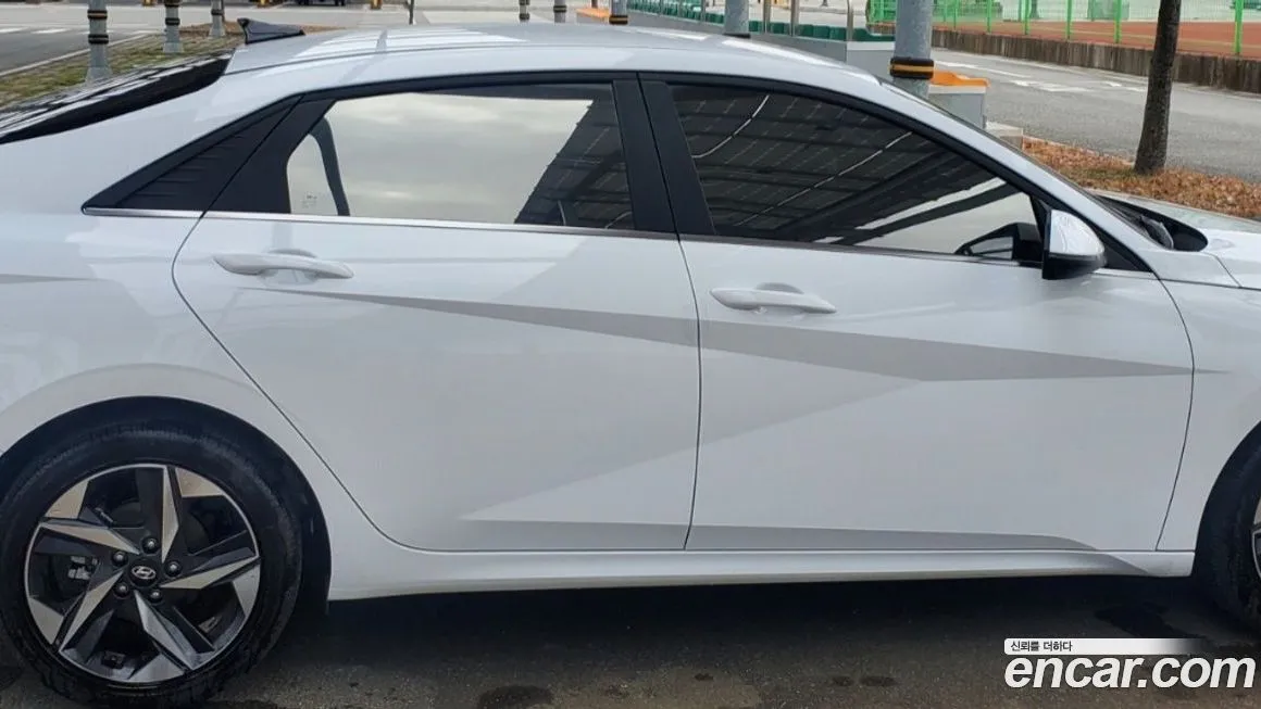 Hyundai AVANTE — фото 1