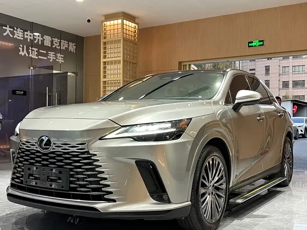 Lexus RX — фото 1