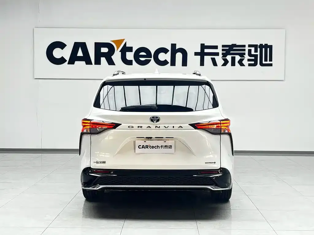 Toyota Granvia — фото 4