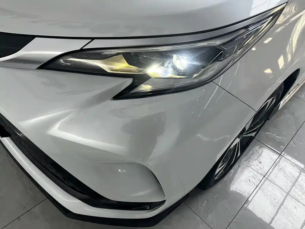 Toyota Granvia — фото 6