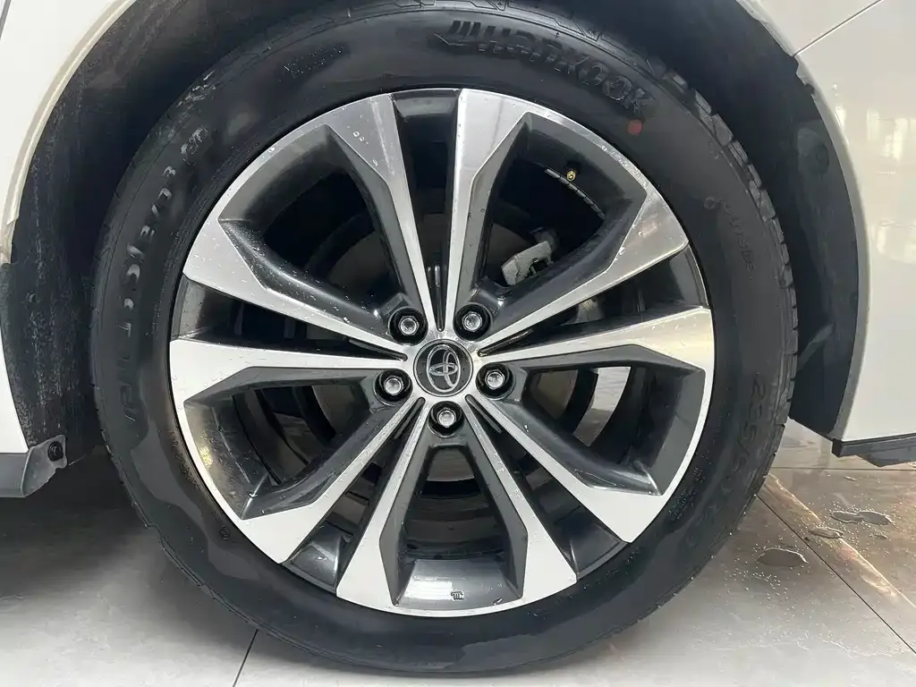 Toyota Granvia — фото 7