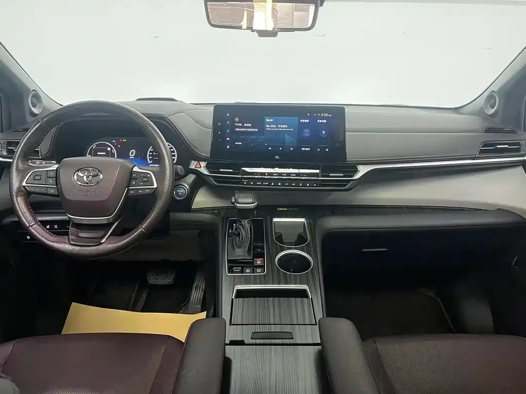 Toyota Granvia — фото 9