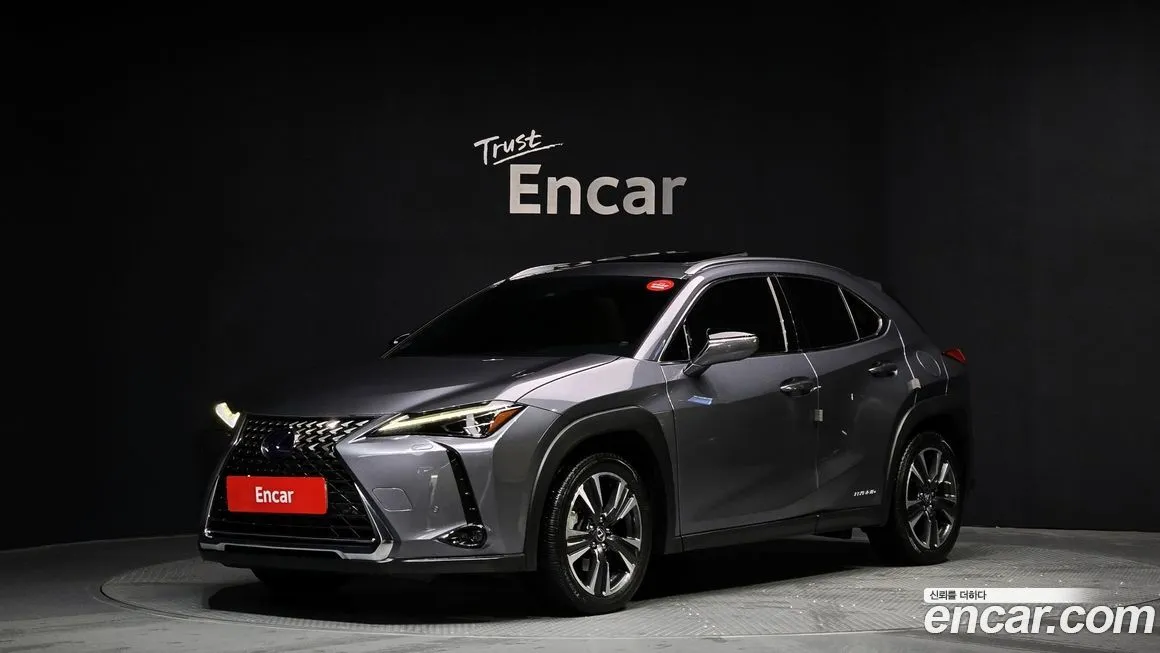 Lexus UX — фото 1
