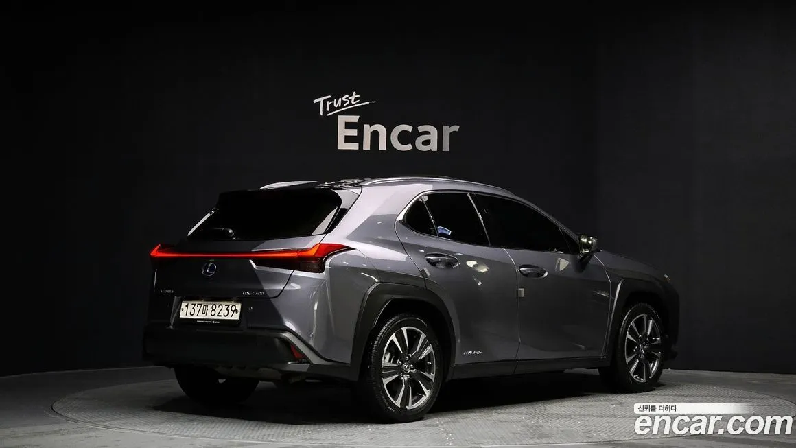 Lexus UX — фото 2