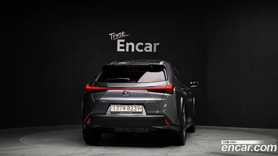 Lexus UX — фото 4