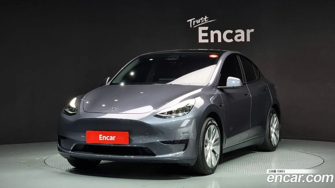 Tesla Model Y — фото 1