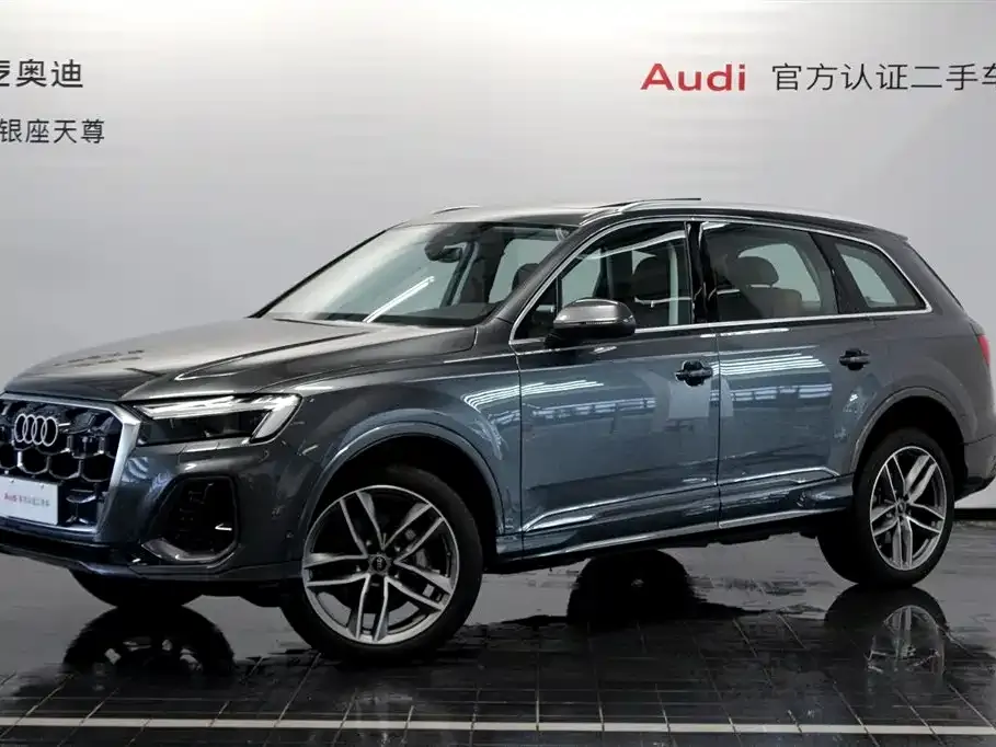 Audi Q7 — фото 1