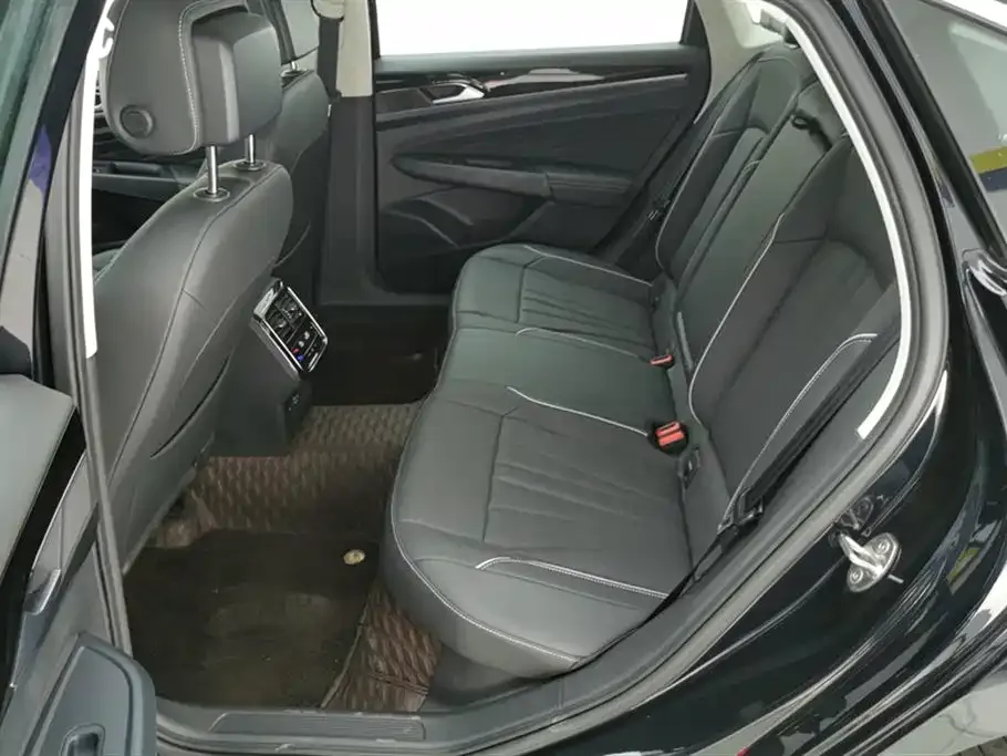 Volkswagen Passat — фото 10