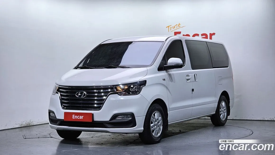 Hyundai Starex — фото 1