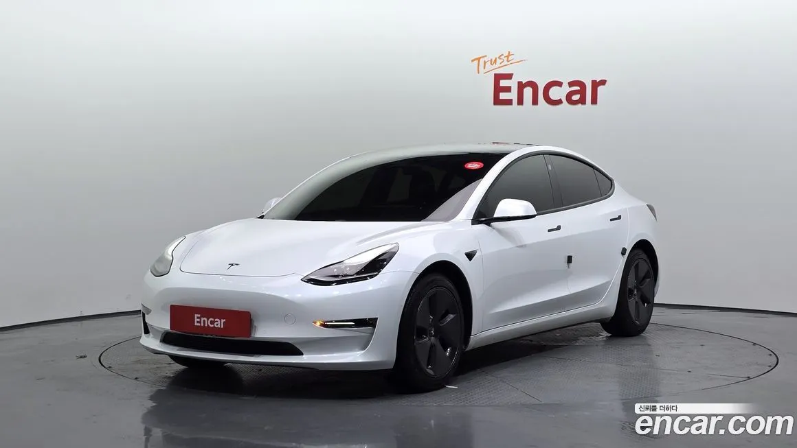 Tesla Model 3 — фото 1