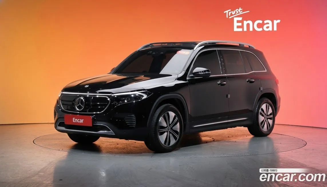 Mercedes-Benz EQB — фото 1
