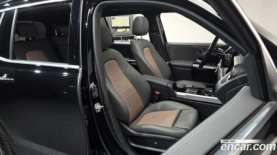 Mercedes-Benz EQB — фото 10