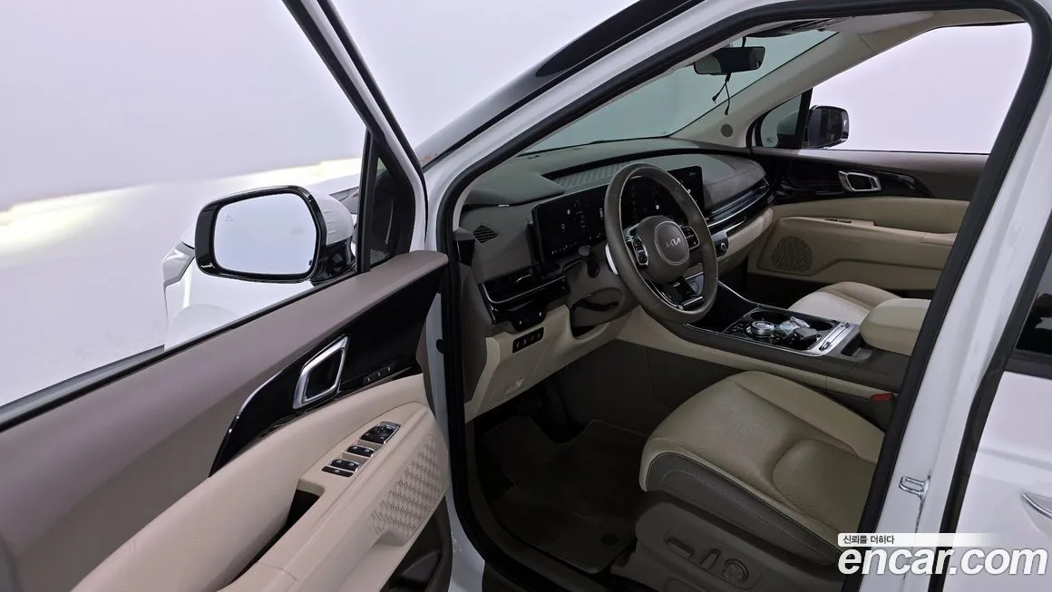 Kia Carnival — фото 10