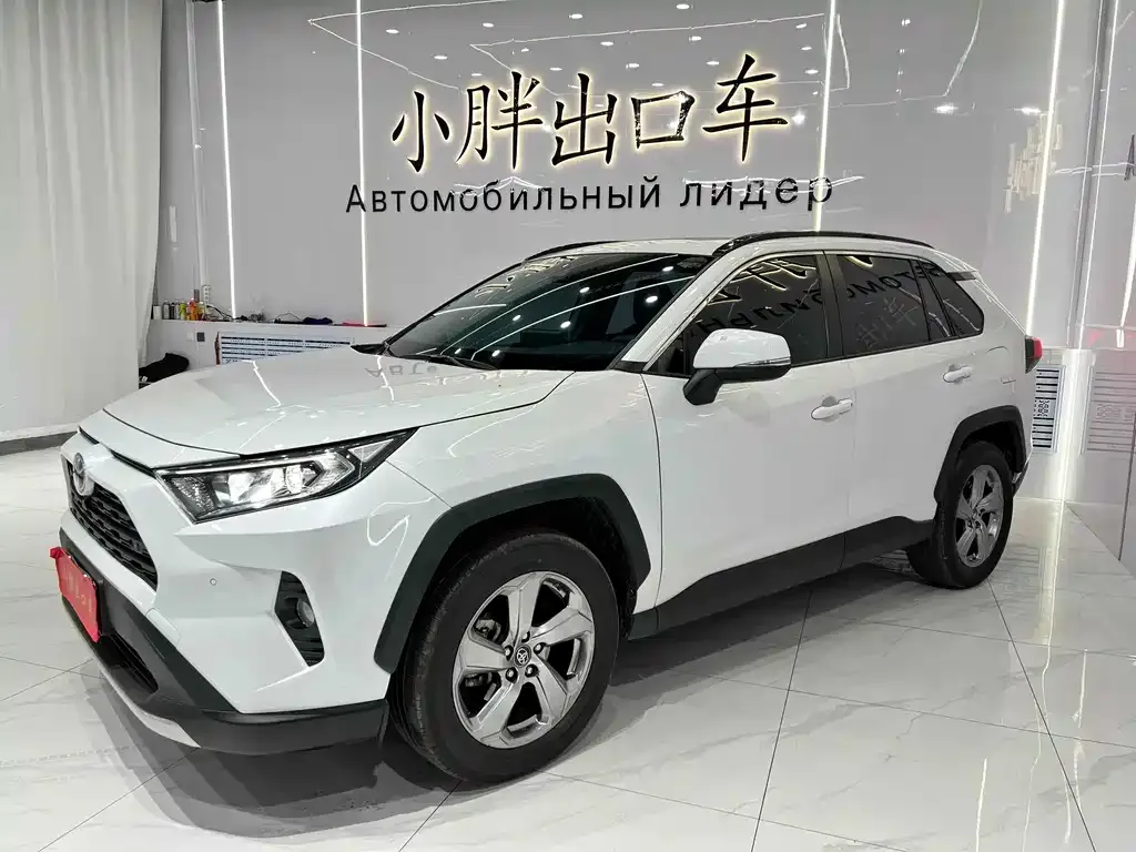 Toyota RAV4 — фото 1