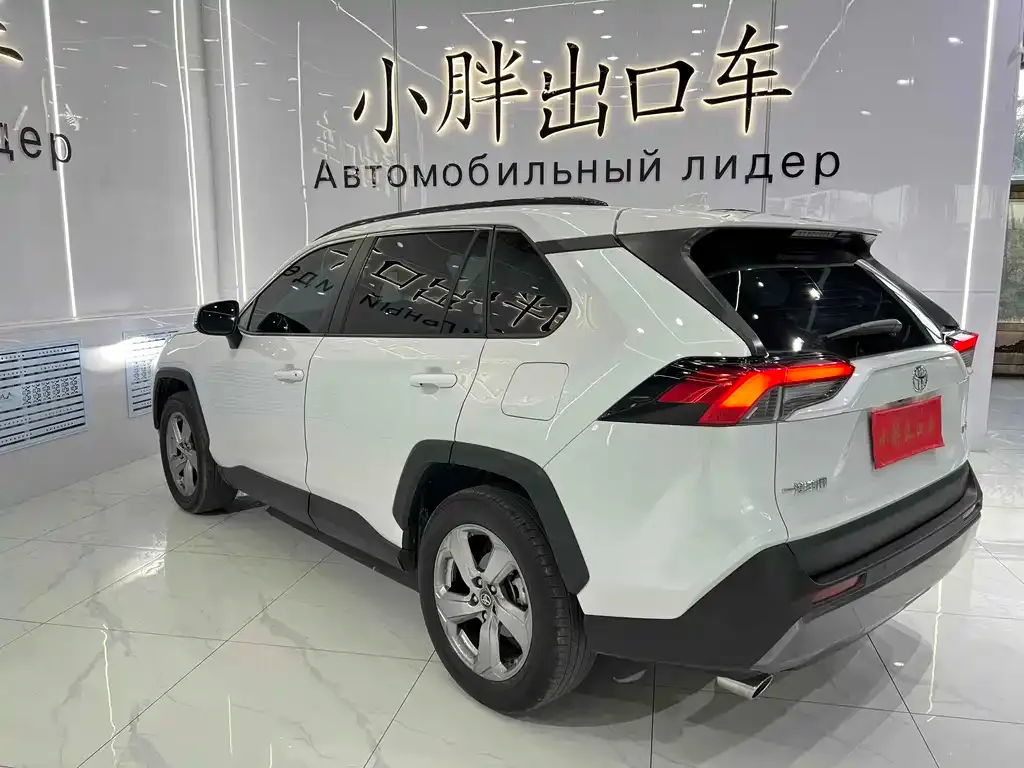 Toyota RAV4 — фото 2