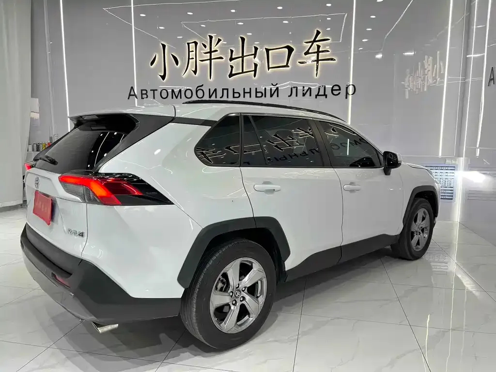 Toyota RAV4 — фото 6