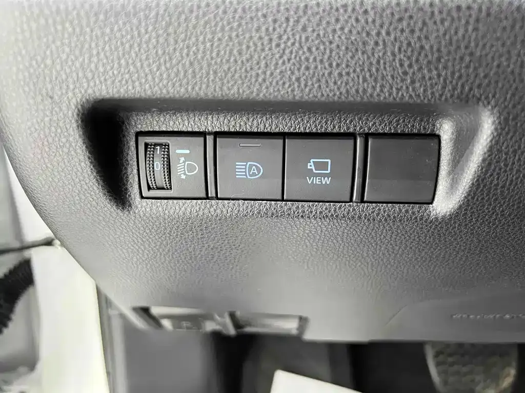 Toyota RAV4 — фото 8