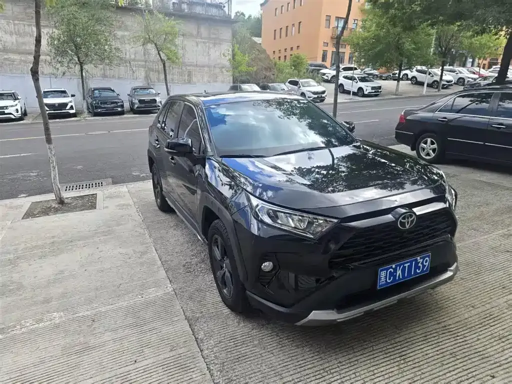 Toyota RAV4 — фото 2