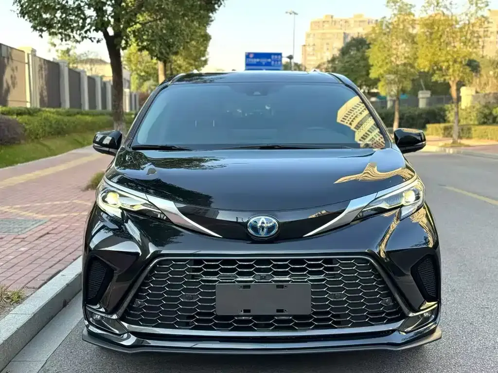 Toyota Granvia — фото 2
