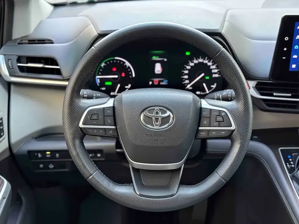 Toyota Granvia — фото 3