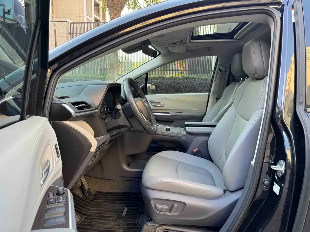 Toyota Granvia — фото 9