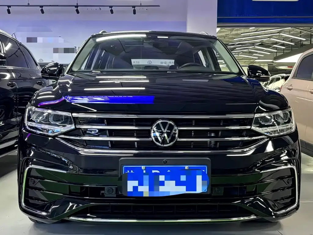 Volkswagen Tiguan L — фото 2