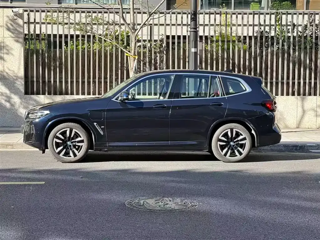 BMW iX3 — фото 2