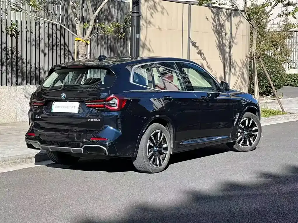 BMW iX3 — фото 3