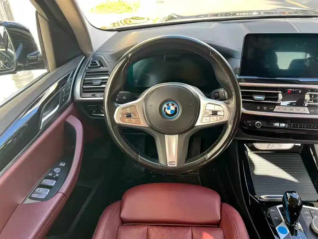 BMW iX3 — фото 9